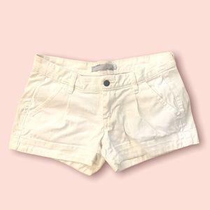 Pleated stretch denim shorts…white size 4